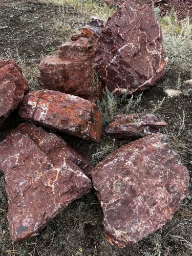 Ландшафтные глыбы красно-фиолетовые 200-1000 килограмм купить в Смоленской области