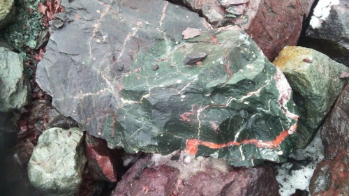 Гигантские зелёные валуны для ландшафтного дизайна весом более 5 тонн купить в Смоленской области