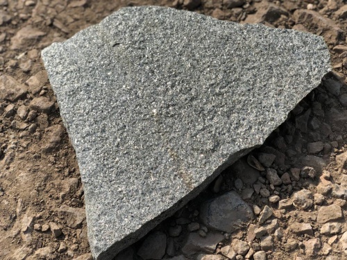 Плитняк златолит Уральский для цоколя, отмостки купить в Смоленской области