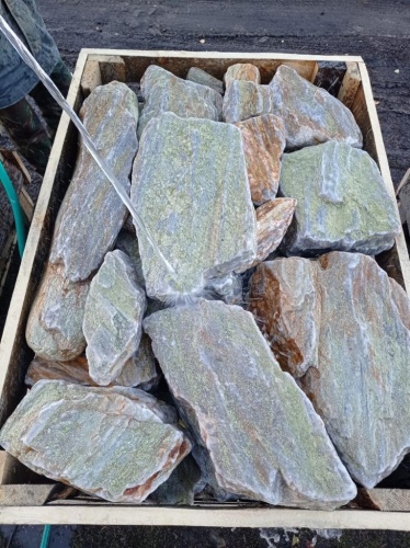 Златолит жёлтый, жёлто-зелёный глыбки и валуны для ланшафтного дизайна купить в Смоленской области