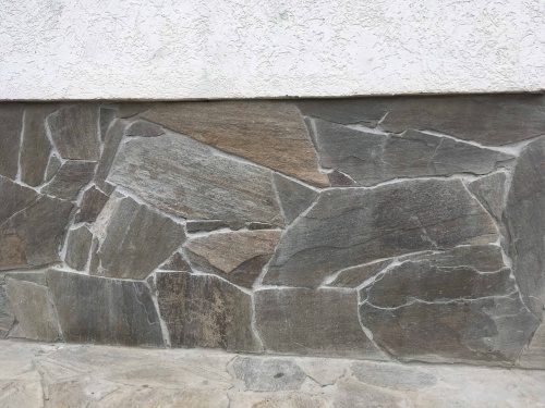 Плитняк златолит Уральский для цоколя, отмостки купить в Смоленской области