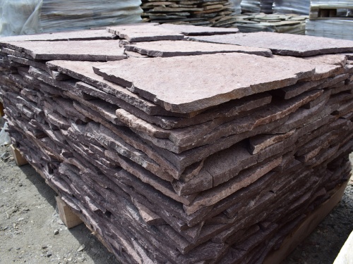 Плитняк лемезит бордовый для облицовки цоколя 20-25 мм  купить в Смоленской области