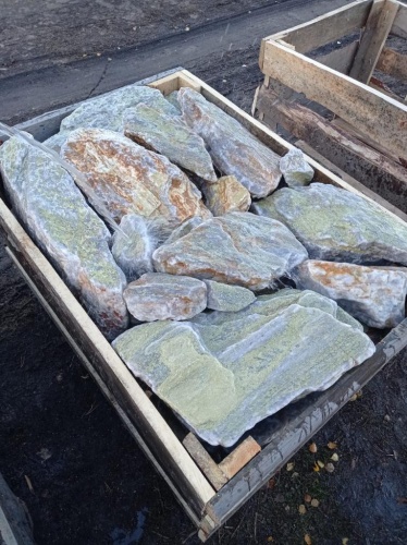 Златолит жёлтый, жёлто-зелёный глыбки и валуны для ланшафтного дизайна купить в Смоленской области