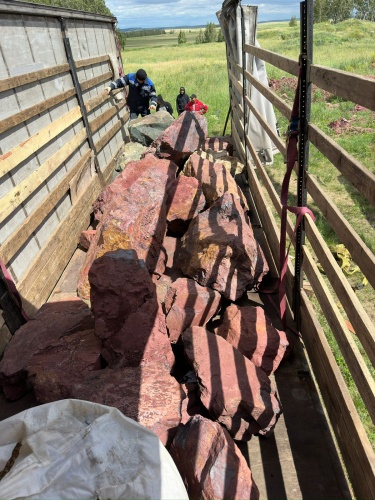 Ландшафтные глыбы красно-фиолетовые 200-1000 килограмм купить в Смоленской области