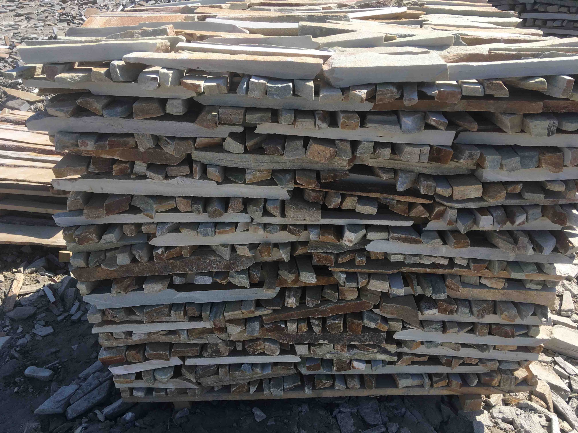 Горбушка златолит золотистый для облицовки купить в Смоленской области