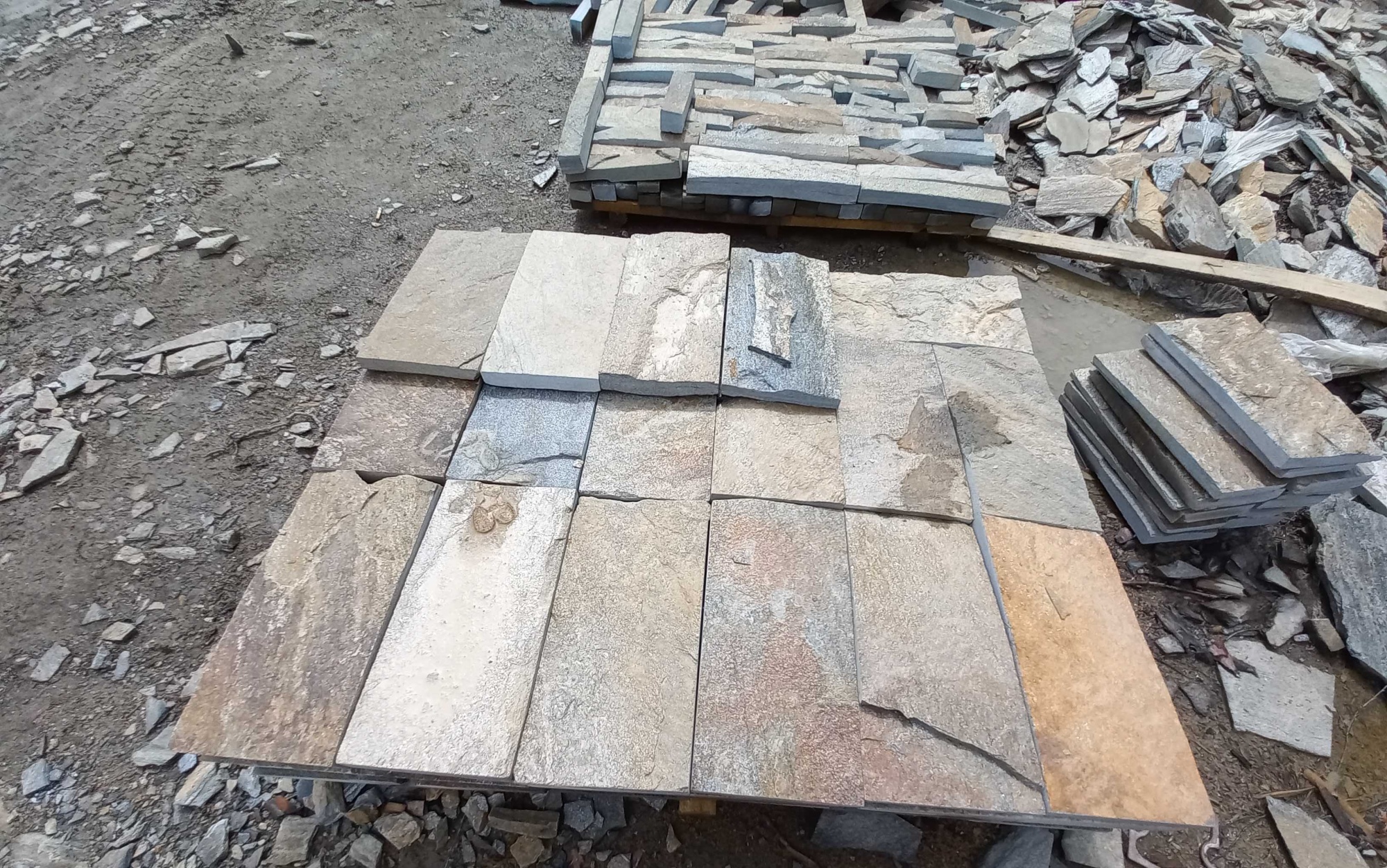 Плитка пилёная златолит Уральский для цоколя, отмостки купить в Смоленской области