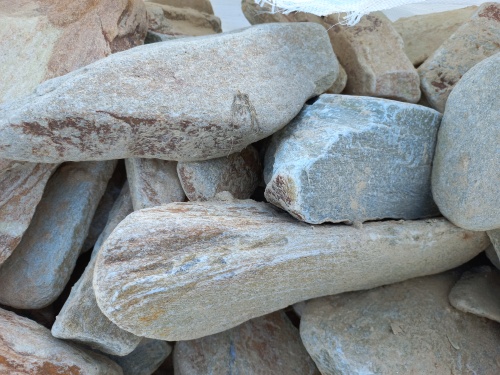 Златолит жёлтый, жёлто-зелёный глыбки и валуны для ланшафтного дизайна купить в Смоленской области