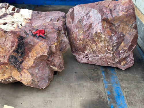Ландшафтные глыбы красно-фиолетовые 200-1000 килограмм купить в Смоленской области