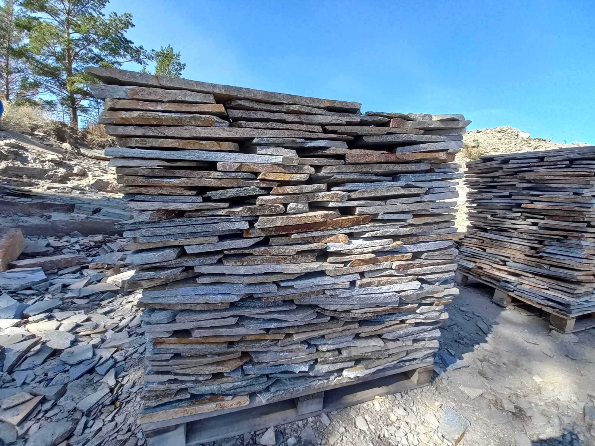 Плитняк златолит серебристый для фасада купить в Смоленской области