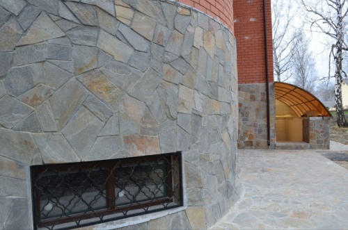 Плитняк златолит Уральский для цоколя, отмостки купить в Смоленской области